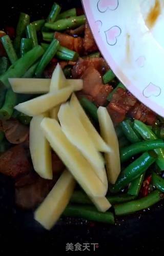 Braised Noodles with Beans recipe