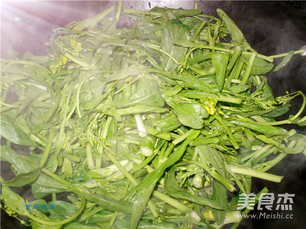 Stir-fried Choy Sum with Lard Residue recipe