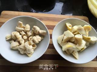 Braised Pork Ribs with Spring Bamboo Shoots and Venetian Leaves recipe