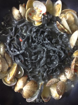 Spicy Garlic Clam Italian Black Pearl Noodles (black Pearl Noodles, One of The Clam Series) [traditional Italian Noodles] Freshly Tasted recipe