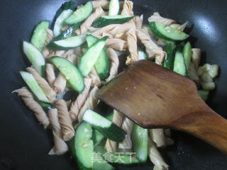 Stir-fried Bean Tendons with Cucumber recipe