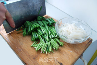 Stir-fried Whitebait with Leek recipe