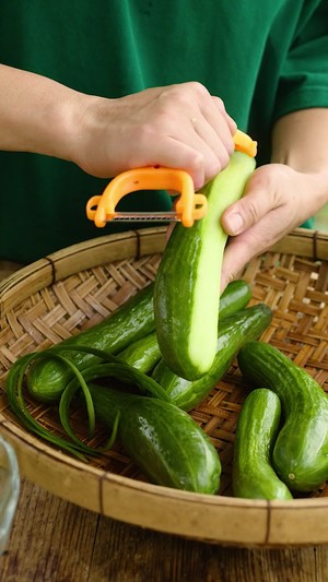 Cucumber Peel is Made into Cucumber Jelly to Reduce Heat and Fat, Cool on Ice recipe