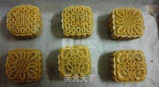 Mooncakes with Egg Yolk and Lotus Seed Paste recipe