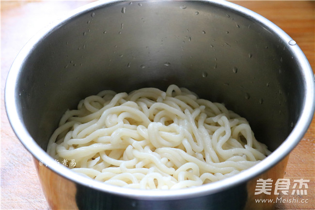 Hot and Sour Crispy Noodles recipe