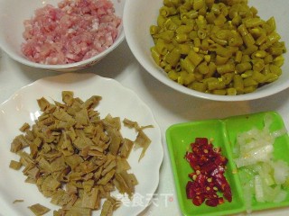 Stir-fried Minced Pork with Dried Bamboo Shoots and Capers recipe