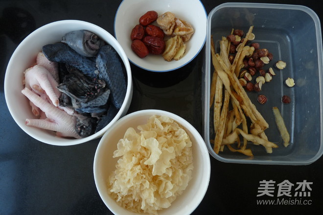 White Fungus Black Chicken Soup recipe