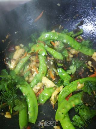 Fried Snow Peas with Fish Belly recipe