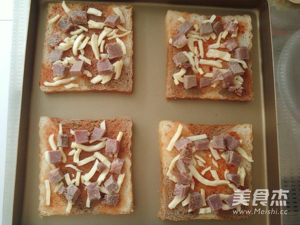 Beef Tomato Toast Pizza recipe