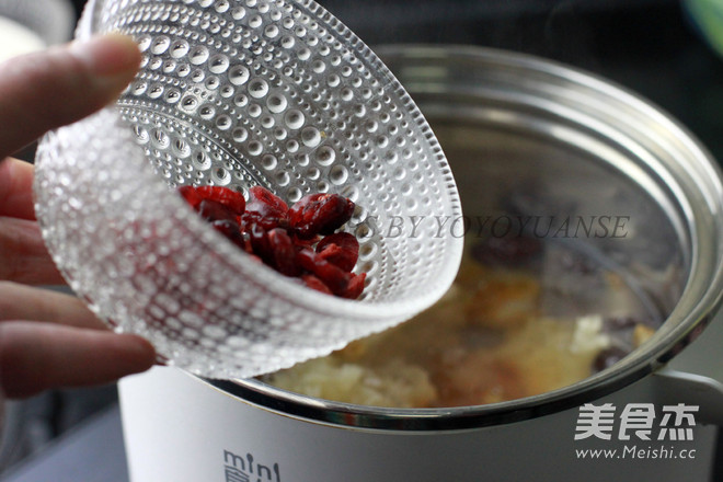 Peach Gum White Fungus and Sydney Soup recipe