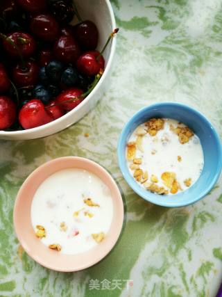 Fruit Cereal Yogurt Cup recipe