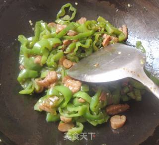 Stir-fried Green Peppers with Dried Radish recipe