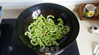 Stir-fried Beef with Bitter Gourd recipe