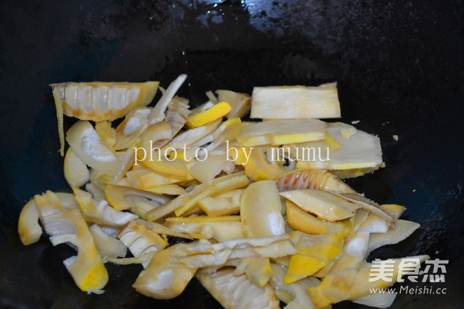 [authentic Hunan] Stir-fried Bacon with Spring Bamboo Shoots recipe