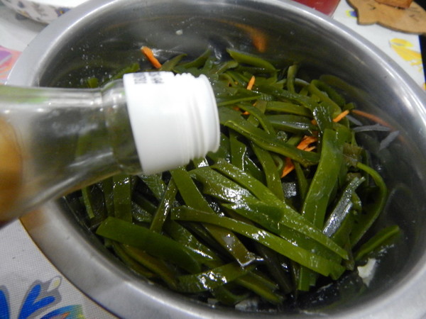 Potato Shreds with Kelp Salad recipe