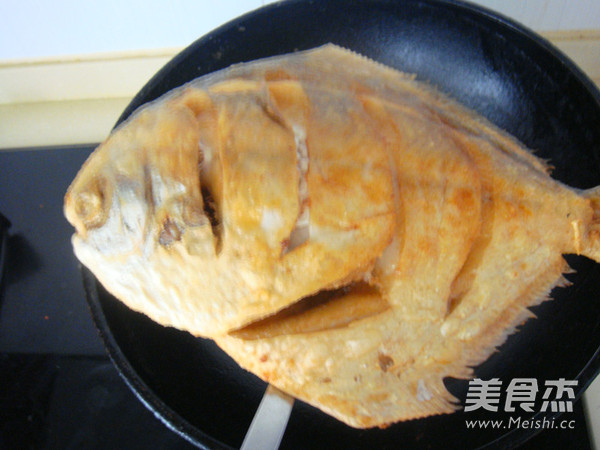 Braised Pomfret with Mushrooms recipe