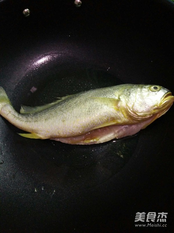 Small Taro Yellow Croaker recipe