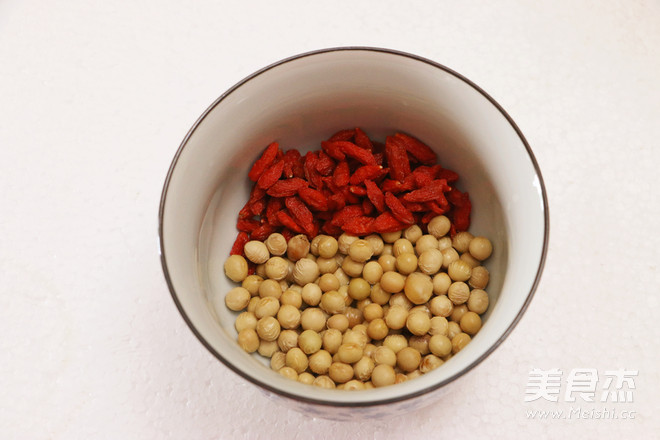 Carrot and Wolfberry Soy Milk recipe