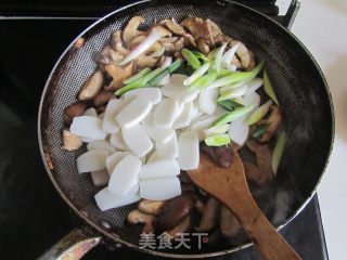 Stir-fried Rice Cake with Green Garlic and Pork recipe