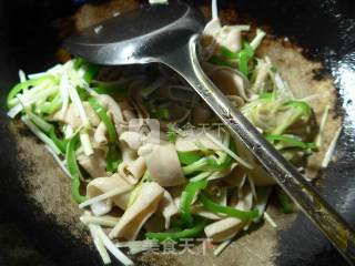 Stir-fried Goose Intestines with Chives and Chives recipe