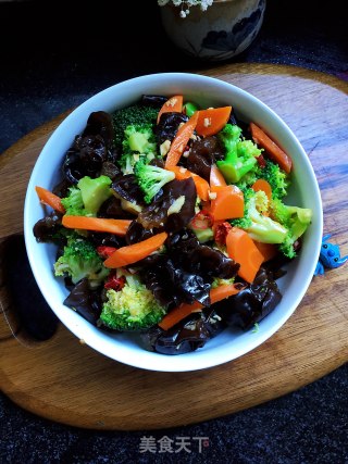 Garlic Broccoli with Fungus recipe