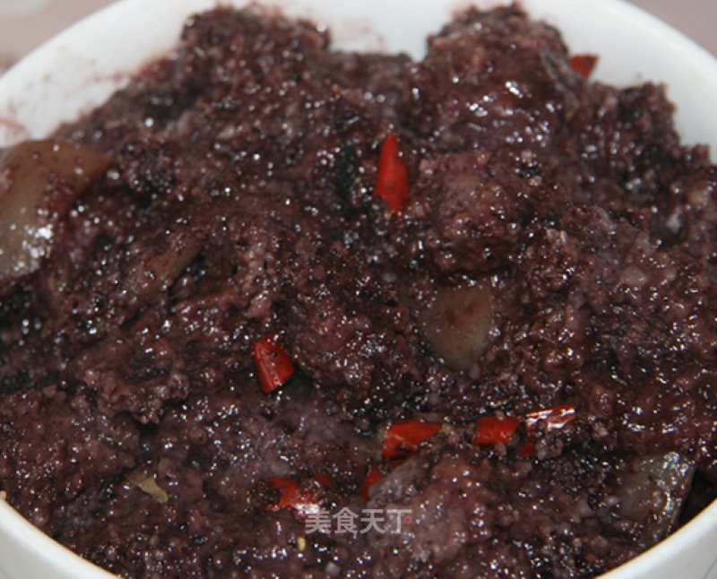 Steamed Pork with Black Rice Noodles recipe