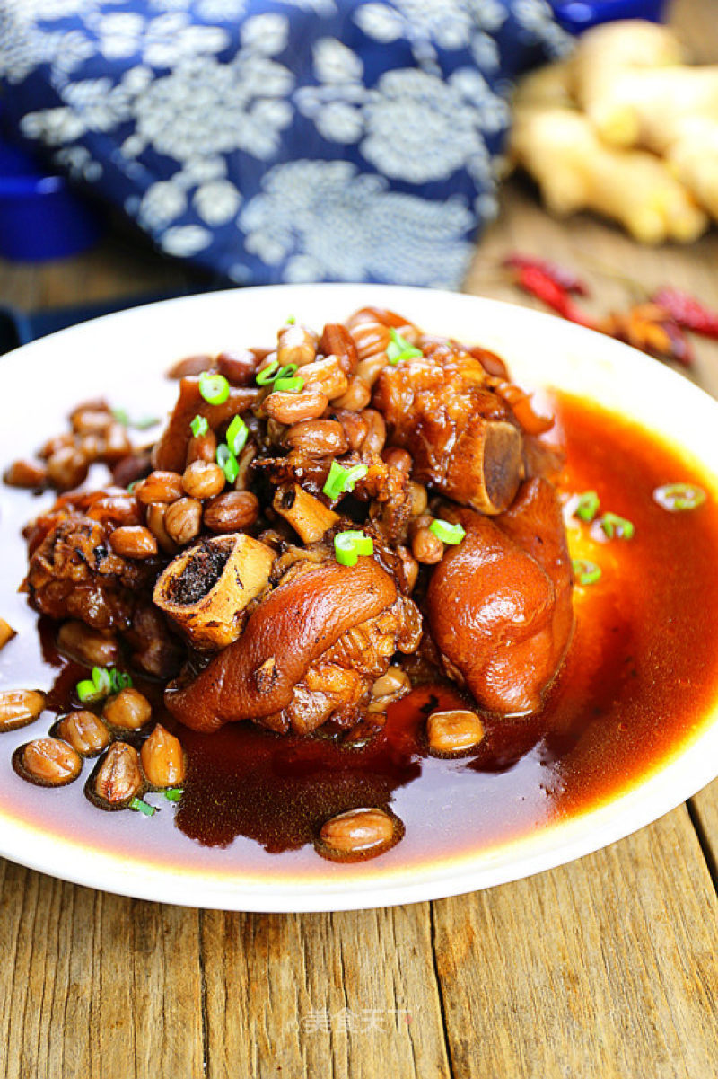 Braised Pork Wanwan with Peanuts recipe