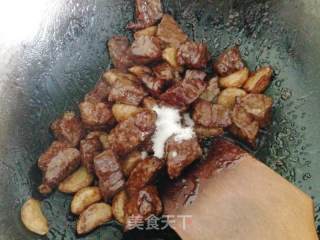 Black Garlic Beef Cubes-tianjin Local Cuisine recipe