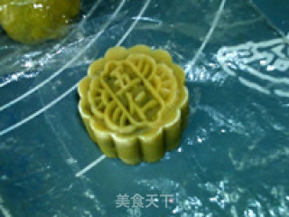 Cantonese-style Dongrong Sweet-scented Osmanthus and Baiguo Mooncake recipe