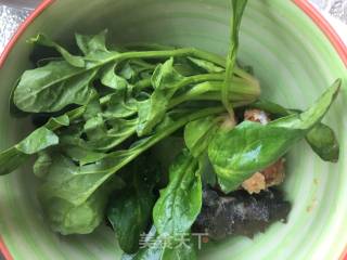 Hot Noodle Soup with Sea Cucumber, Egg Roast Pork and Spinach recipe