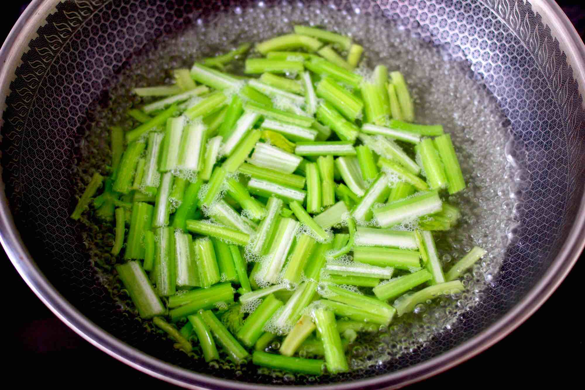 Spicy Stir-fried Celery recipe