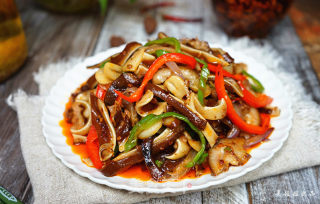 Spicy Stir-fried Pork Ears -------- Practice with Braised Pork Ears recipe