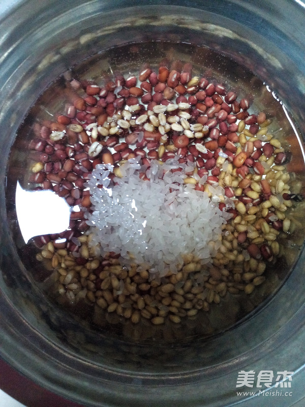 Red Bean and Wheat Kernel Soy Milk recipe