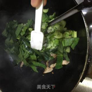 Finger Rice Cakes with Green Vegetables and Shredded Pork recipe