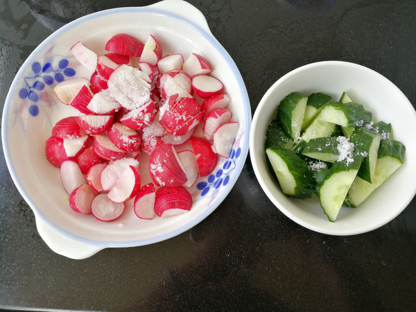 Chicken Feet with Radish and Cucumber recipe