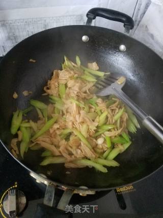 Celery Stir-fried Dried Tofu recipe