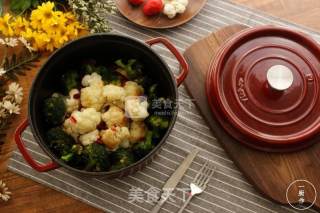 Garlic Two-color Cauliflower Made in Cast Iron Pot Version recipe