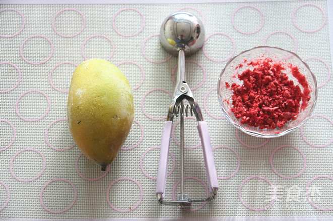 Freeze-dried Strawberry Mango Ice Cream recipe