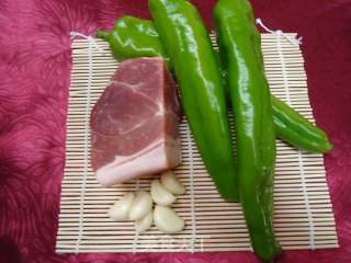 Fried Pork with Chili recipe