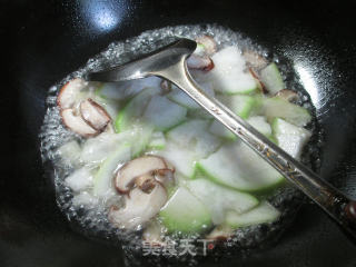 Stir-fried Pugua with Mushroom and Edamame recipe