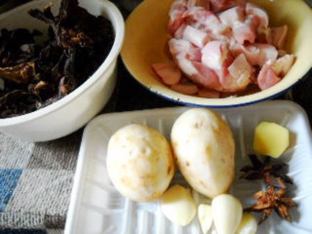 Braised Pork with Mei Cai and Taro recipe