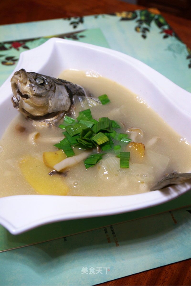 Crucian Carp Soup with Mushroom and Milk recipe