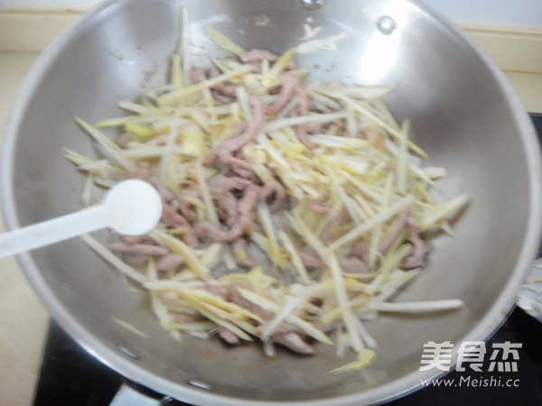 Stir-fried Shredded Pork with Bamboo Shoots recipe