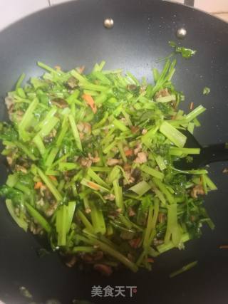 Stir-fried Celery with Shiitake Mushrooms and Minced Meat recipe