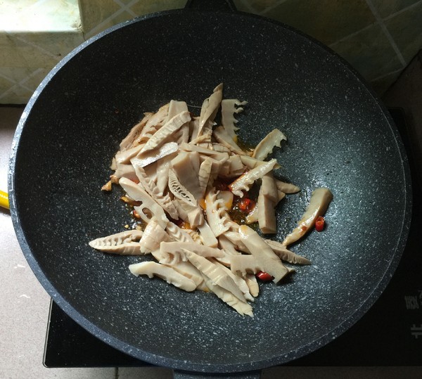 Stir-fried Lean Pork with Spring Bamboo Shoots recipe