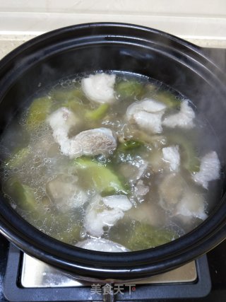 Cuttlefish Bitter Gourd Elbow Broth recipe