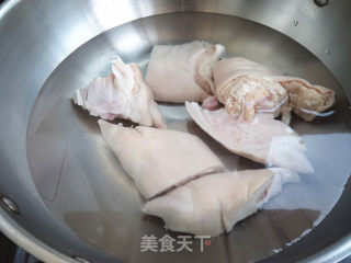 Braised Pork Trotters with Sauce recipe