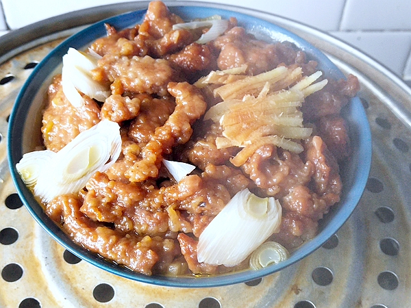 Steamed Crispy Pork with New Year's Eve Vegetables and Hard Vegetables recipe