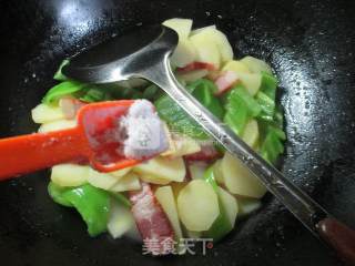 Stir-fried Potatoes with Pepper Bacon recipe