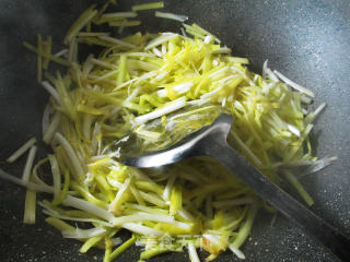 Stir-fried Leek Sprouts with Vegetarian Ham recipe